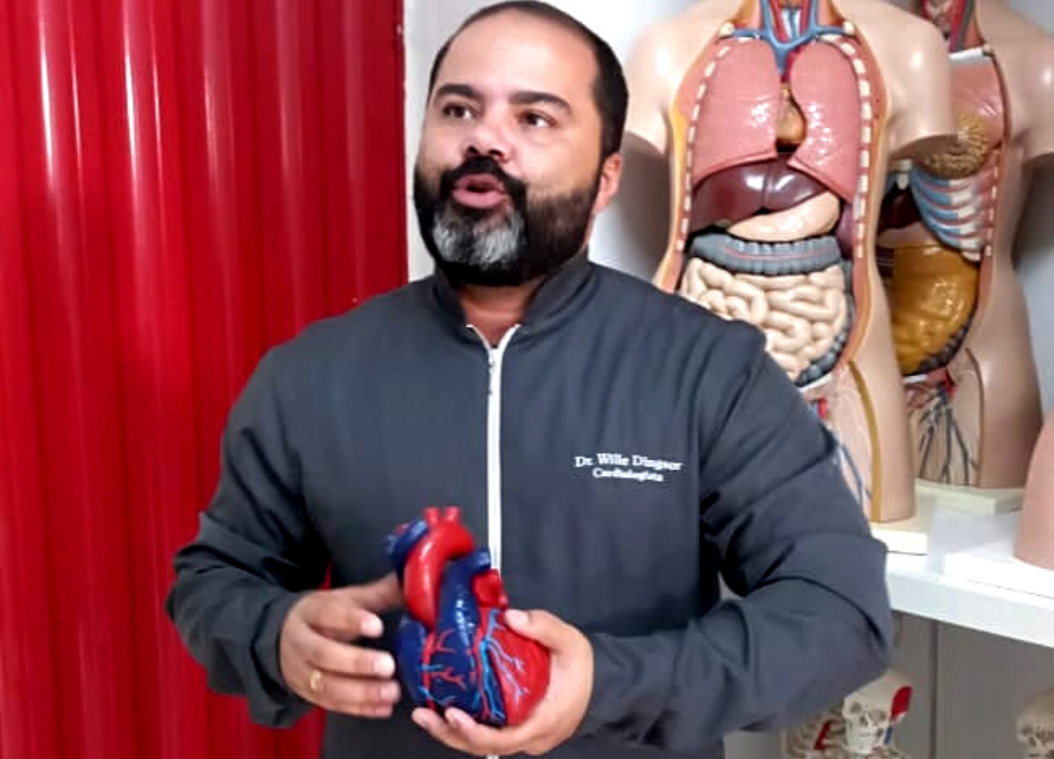 Leia mais sobre o artigo Professor Biólogo e Cardiologista Fala Sobre Coração